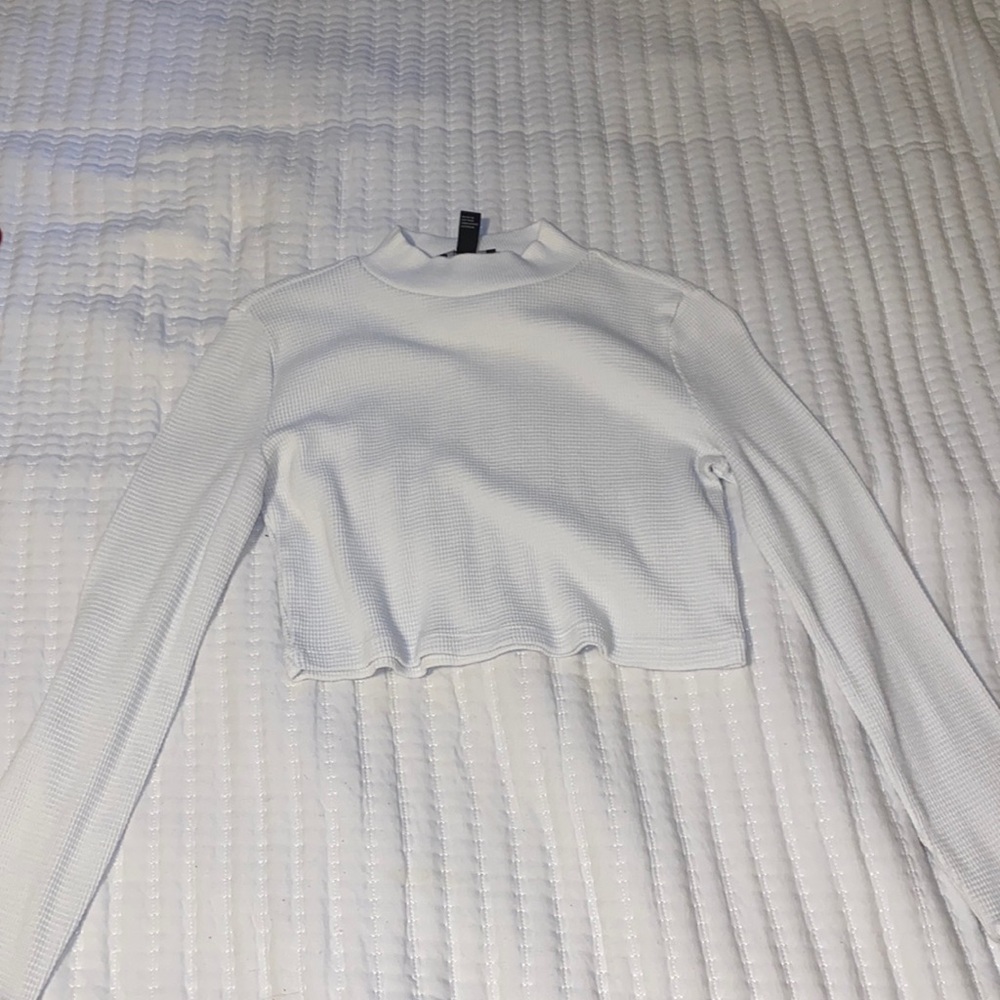 Forever 21 white long sleeve crop top. Size L.